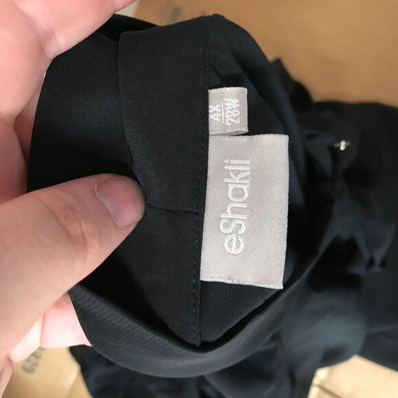 ESHAKTI - WOMEN'S 4X /28W - BLACK SHORT SLEEVE TIES AT NECK WRAP FRONT TOP SHIRT - Picture 4 of 5